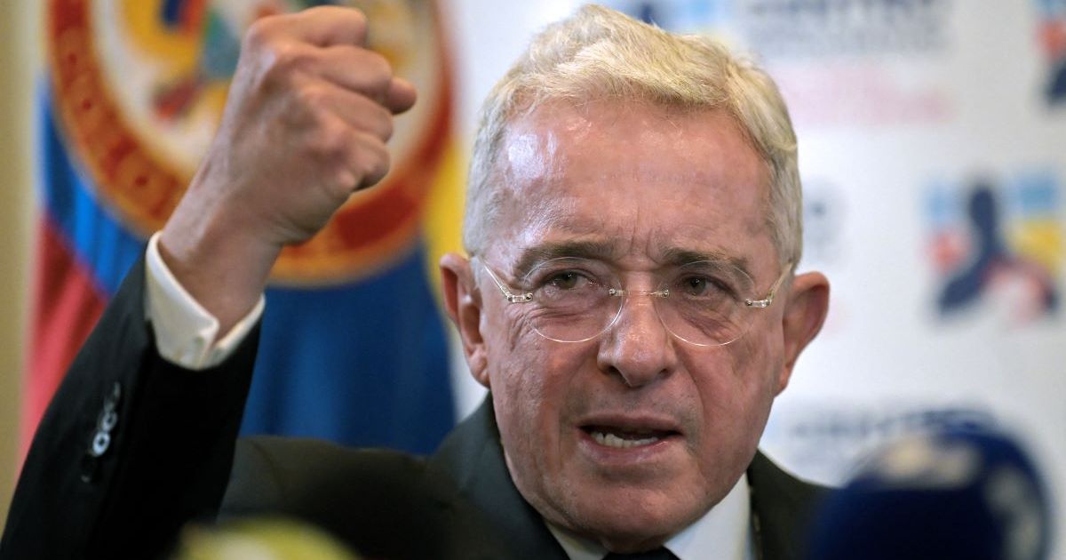 Defensa de Álvaro Uribe presenta apelación del fallo que lo condenó “por errores de hecho y de derecho”