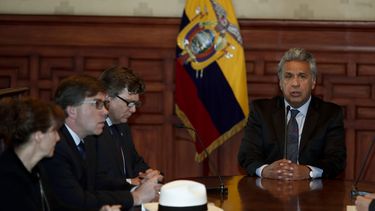 El presidente ecuatoriano dio instrucción de frenar las conversaciones de paz entre el Gobierno colombiano y la guerrilla del ELN que tienen sede en Quito.