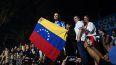 La precandidata presidencial venezolana del partido opositor Vente Venezuela, María Corina Machado (C), celebra los resultados de las elecciones primarias de la oposición en la sede de su partido en Caracas el 22 de octubre de 2023.&nbsp; 