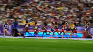 Las competidoras durante la final de los 5.000 metros de los Juegos Olímpicos de París, el lunes 5 de agosto de 2024, en Saint-Denis, Francia.