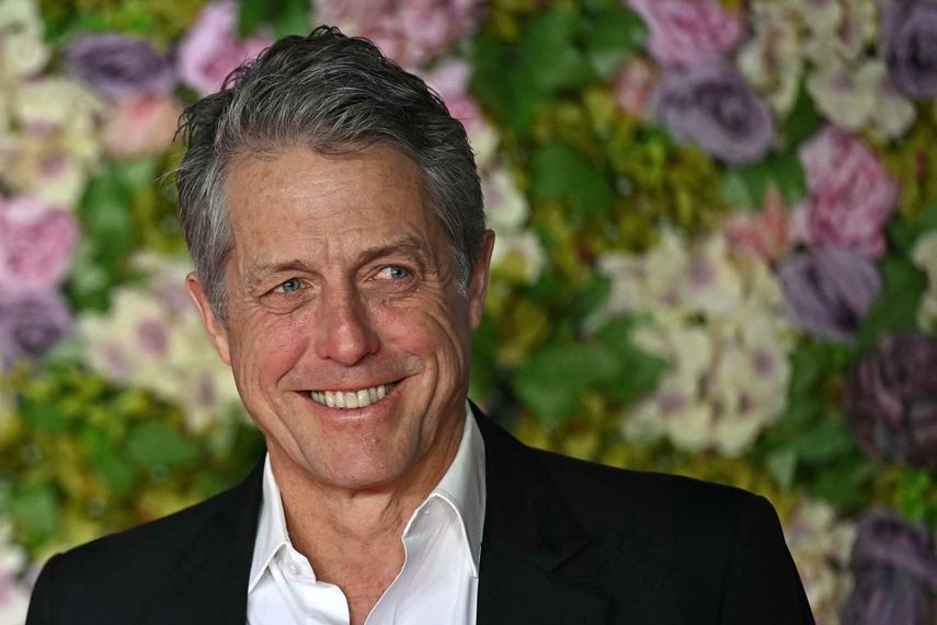 El actor inglés Hugh Grant posa a su llegada al estreno mundial de la película Bridget Jones: Loca por el Chico en el Odeon Luxe de Leicester Square, en el centro de Londres, el 29 de enero de 2025.&nbsp;