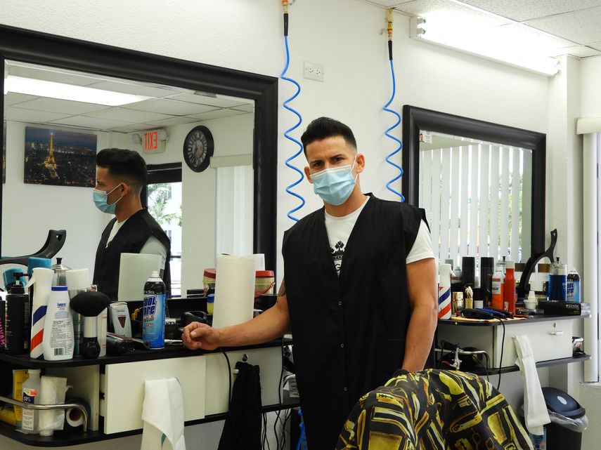 Alejando, joven emprendedor, propietario de Val Cuts.&nbsp;