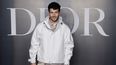 El cantante y compositor colombiano Sebastián Yatra posa durante una sesión fotográfica antes de la colección Dior Menswear Ready-to-wear Otoño-Invierno 2025/2026 como parte de la Semana de la Moda de París, en París el 24 de enero de 2025.