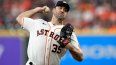 Justin Verlander, pitcher de los Astros de Houston, lanza en contra de los Mellizos de Minnesota durante la primera entrada del juego de béisbol, el 23 de agosto de 2022, en Houston.