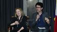 Annie Ernaux y Nicholas Elliott hablan con la autora Kate Zambreno en Albertine Books el 10 de octubre de 2022 en la ciudad de Nueva York.