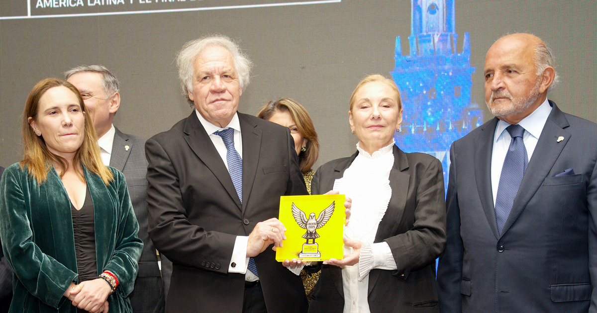 Luis Almagro es condecorado con el Premio Sebastián Piñera a la Libertad