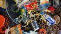 Los objetos que los animales ingieren con mayor frecuencia son los hilos de pesca, los envases de alimentos, las bolsas de plástico, los globos y las lonas. Los objetos que los animales ingieren con mayor frecuencia son los hilos de pesca, los envases de alimentos, las bolsas de plástico, los globos y las lonas.