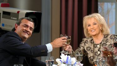 La presentadora en una emisión de su programa Almorzando con Mirtha Legrand ,&nbsp;con&nbsp;Jorge Larrañaga, quien fuera candidato a la presidencia de Uruguay en 2004.