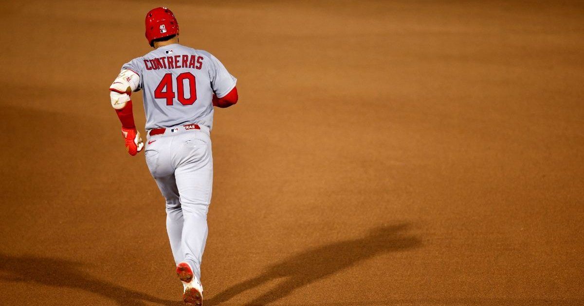 Ejecución polémica en la MLB: el venezolano Willson Contreras explota y lanza su bate contra un coach