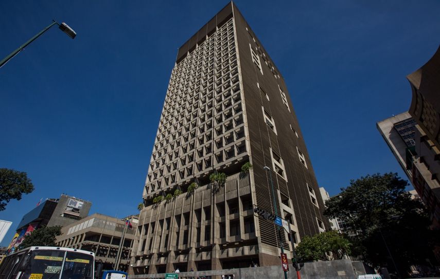 Imagen de diciembre de 2016 que muestra la fachada del Banco Central de Venezuela. 