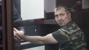 Alexander Popov, el hombre en Rusia acusado de matar a una mujer estadounidense, en el tribunal en Gorodets, Rusia, el 20 de junio del 2021.&nbsp;