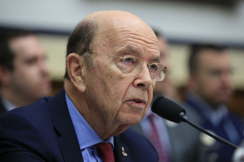 El secretario de Comercio de EEUU Wilbur Ross explica la inclusión de una pregunta sobre la ciudadanía en el censo del 2020 durante una presentación en el Capitolio.