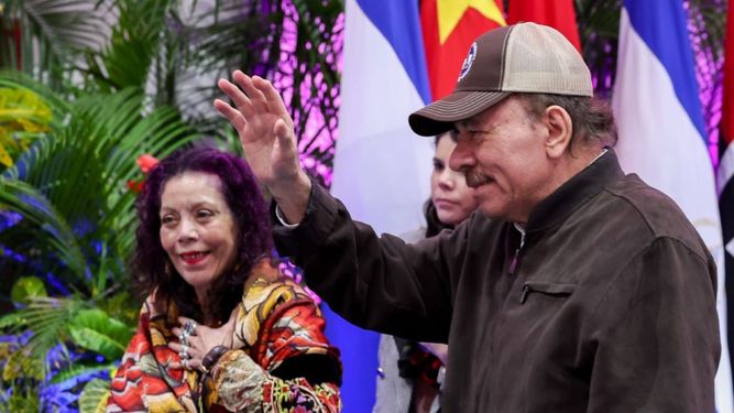 Los dictadores sandinistas Daniel Ortega y Rosario Murillo en Nicaragua.