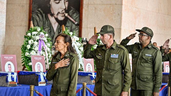 Militares cubanos durante la ceremonia de repatriación de los efectivo fallecidos durante la captura del dictador Nicolás Maduro en territorito venezolano.&nbsp;