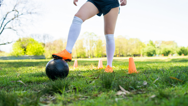 Multa de 24.000 dólares para técnico acusado de abuso sexual por fútbolistas venezolanas