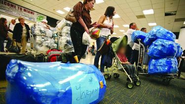 Reforma monetaria en Cuba incluye cobro de impuesto a emigrados