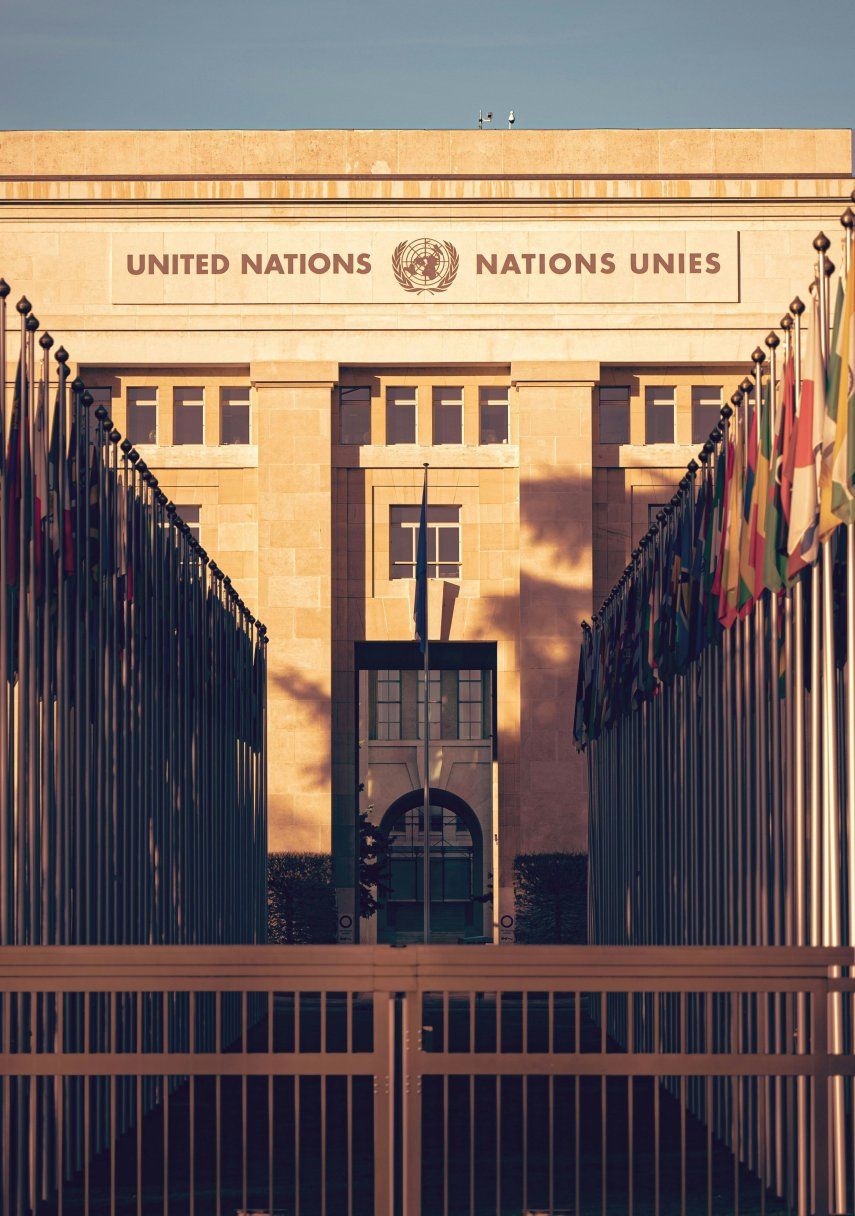 La entrada al edificio UNES de las Naciones Unidas.&nbsp;
