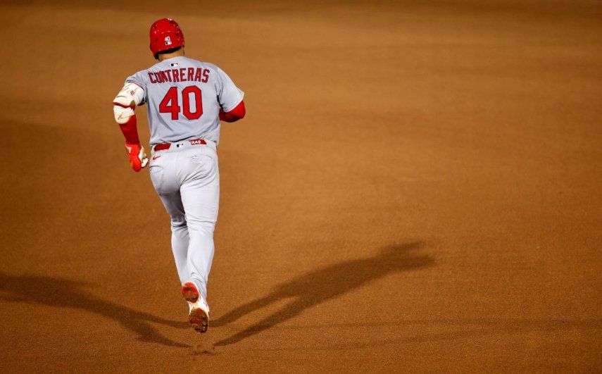 El venezolano Willson Contreras #40 de los Cardenales de San Luis recorre las bases tras conectar un jonrón solitario en la séptima entrada durante un partido contra los Rays de Tampa Bay en el George M. Steinbrenner Field el 21 de agosto de 2025 en Tampa, Florida.&nbsp;
