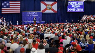 El presidente de EEUU, Donald J. Trump, ofrece declaraciones durante un evento con personas mayores en The Villages, Florida, el 01 de mayo de 2026.