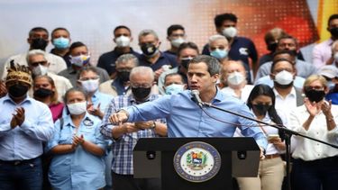 El líder opositor de Venezuela, Juan Guaidó, habla durante un acto en Caracas.