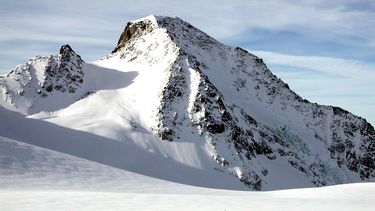 El pico Wannenhorn, en el macizo del Oberland Bernés,&nbsp;Alpes&nbsp;Suizos.&nbsp;