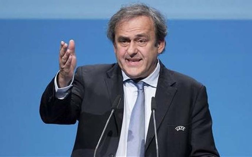 Platini espera volver a la UEFA tras cumplir la suspensión. (EFE)