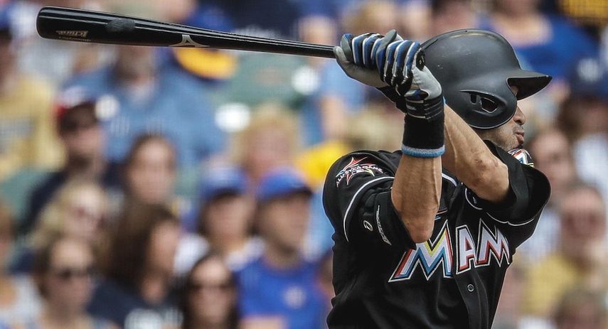 El japonés, Ichiro Suzuki, remolcó dos de las tres carreras que anotaron los Marlins en el cuarto inning.