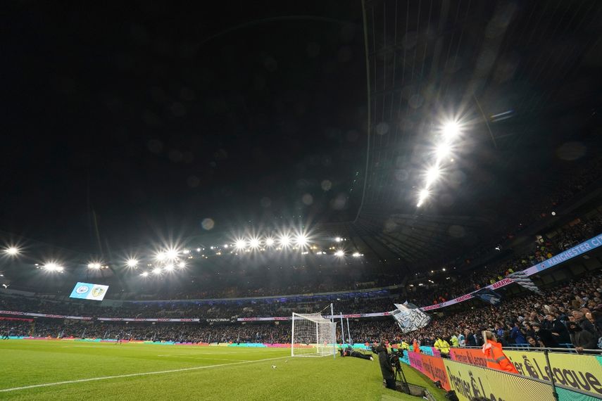 Cinco duelos de la Premier League suspendido por brote de COVID-19