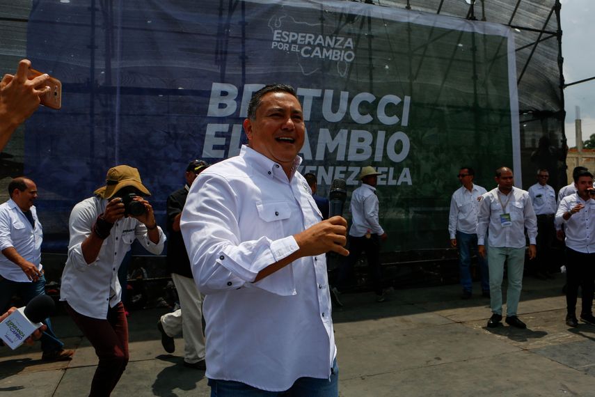 Yo sé que mis votos no van a ir hacia allá (Falcón) en cambio los votos del otro candidato, no son de él, son contra Maduro, añadió Bertucci