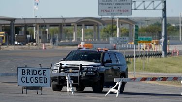 Acceso al Puente Internacional de Del Río cerrado por la presencia de miles de migrantes en Ciudad Acuña, del lado mexicano de la frontera con EEUU, el 24 de septiembre del 2021.&nbsp;