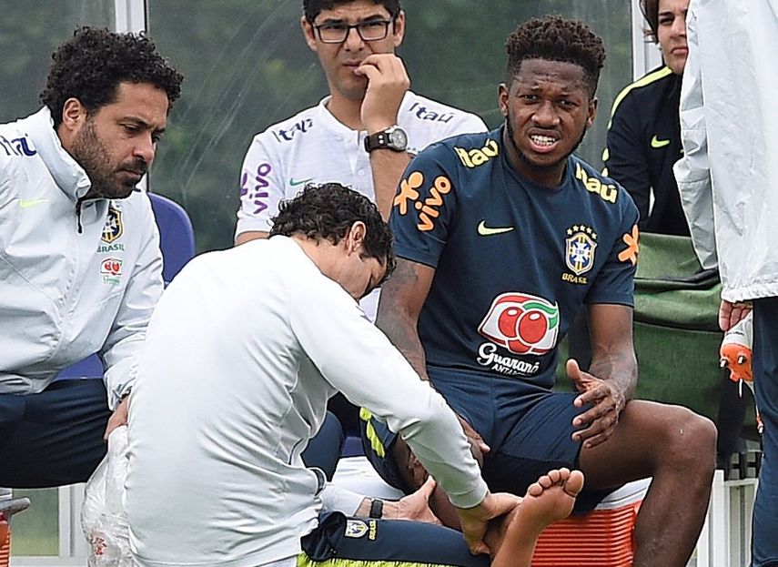 El centrocampista será evaluado nuevamente mañana por el cuerpo médico de la selección, para saber qué tan grave pudo ser el golpe.