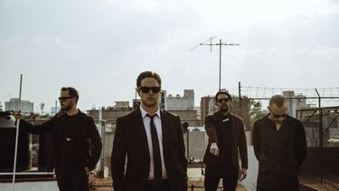 La banda de rock venezolana Viniloversus presenta en Caracas Tour by Cusica.