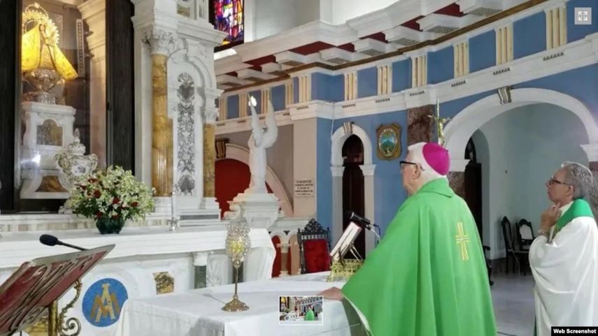 Oración en el Camarín de la Virgen de Mons. Dionisio Guillermo García Ibáñez, este domingo, al finalizar la eucaristía en la Basílica Santuario de Nuestra Señora de la Caridad.&nbsp;