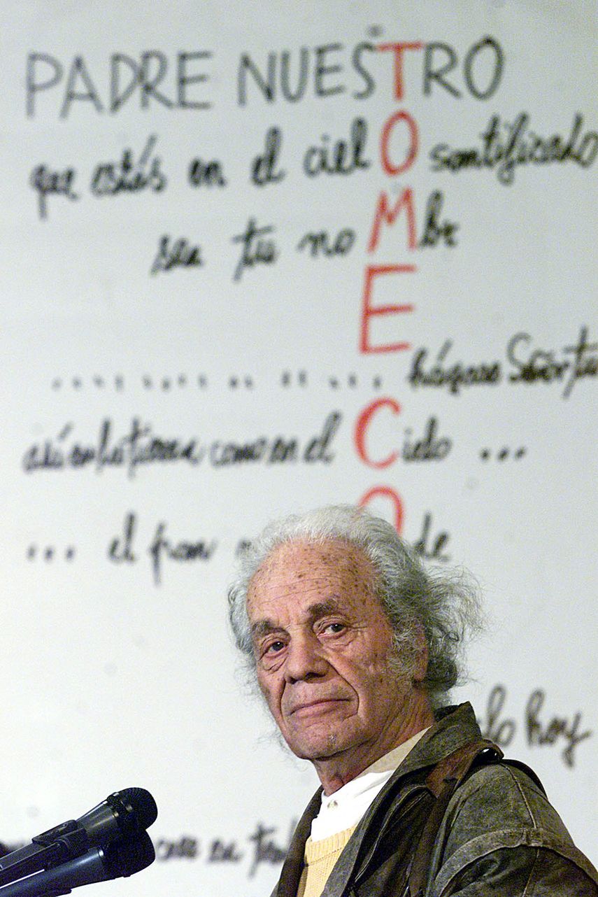 El poeata chileno&nbsp;Nicanor Parra surante un evento en el año 2001.&nbsp;