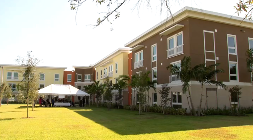 La edificación, ubicada en el 15375 del suroeste y la 284 calle de&nbsp;Homestead,&nbsp;consta de 100 unidades.
