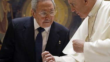 Durante la visita, del 19 al 22 de septiembre, el papa visitará La Habana, donde ofrecerá una misa multitudinaria en la Plaza de la Revolución, y se entrevistará con Raúl Castro, para posteriormente viajar a la provincia de Holguín y concluir su viaje