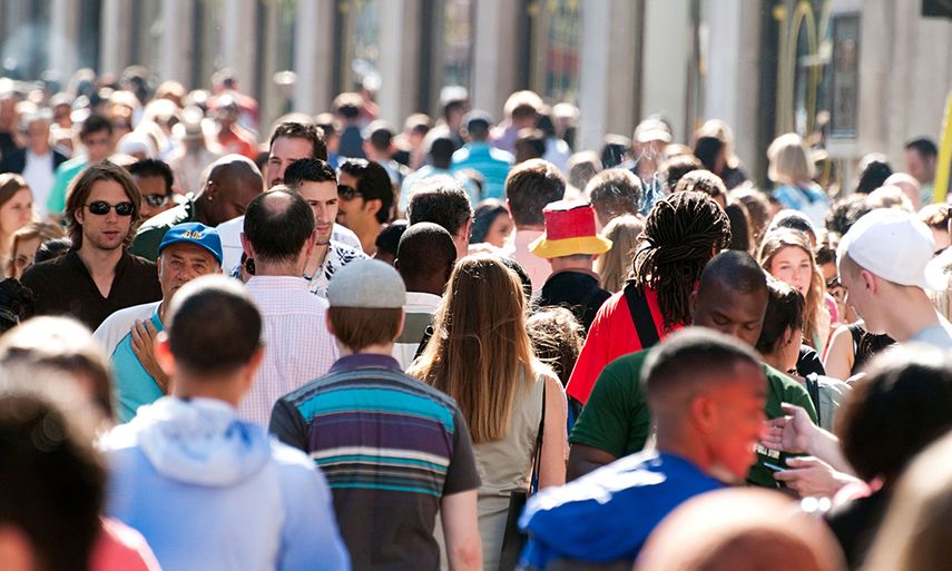 Las tarjetas de identificación beneficiarían a todos, incluyendo a inmigrantes indocumentados. (ARCHIVO)