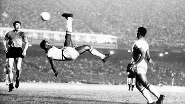 Con goles y respeto Pelé deja una huella difícil de emular
