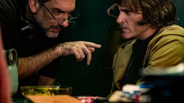 Parece que Phoenix est&aacute; cada vez m&aacute;s cerca de volver a dar vida al Payaso del Crimen en su versi&oacute;n m&aacute;s &iacute;ntima y adulta, una interpretaci&oacute;n que ha colocado al actor en primera fila para los Oscar.