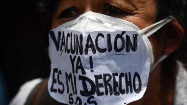 Protesta en Venezuela por la falta de vacunas contra el COVID-19.
