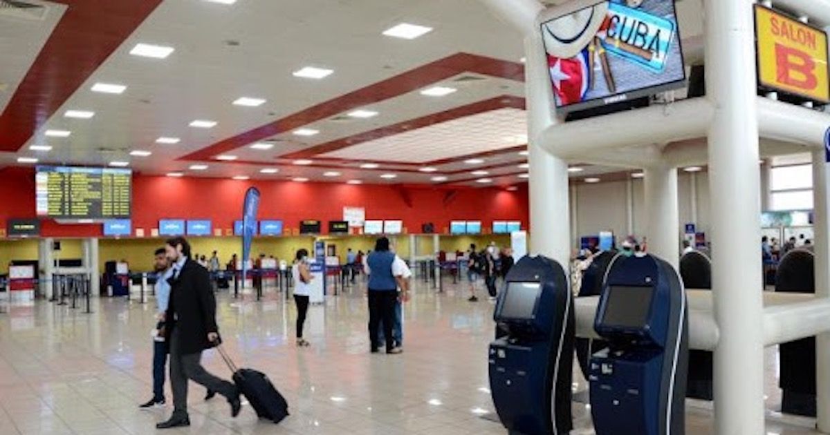 El efecto Trump provoca una caída del 70% en viajes de cubanos a la Isla y el cierre de negocios privados