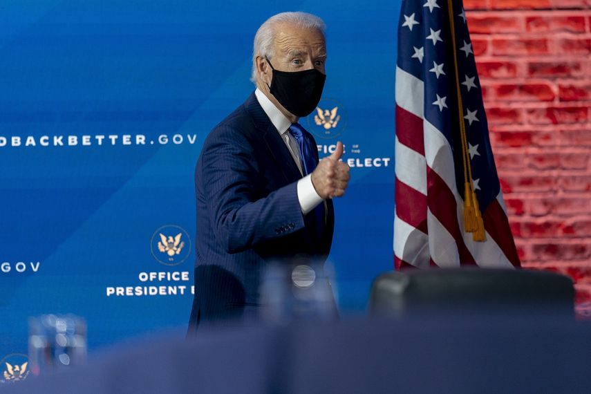 El presidente electo estadounidense Joe Biden deja una conferencia de prensa tras anunciar un equipo de asesores económicos que dijo ayudará a su administración a reconstruir una economía vapuleada por la pandemia, en Wilmington, Delaware, el martes, 1 de diciembre del 2020.&nbsp;