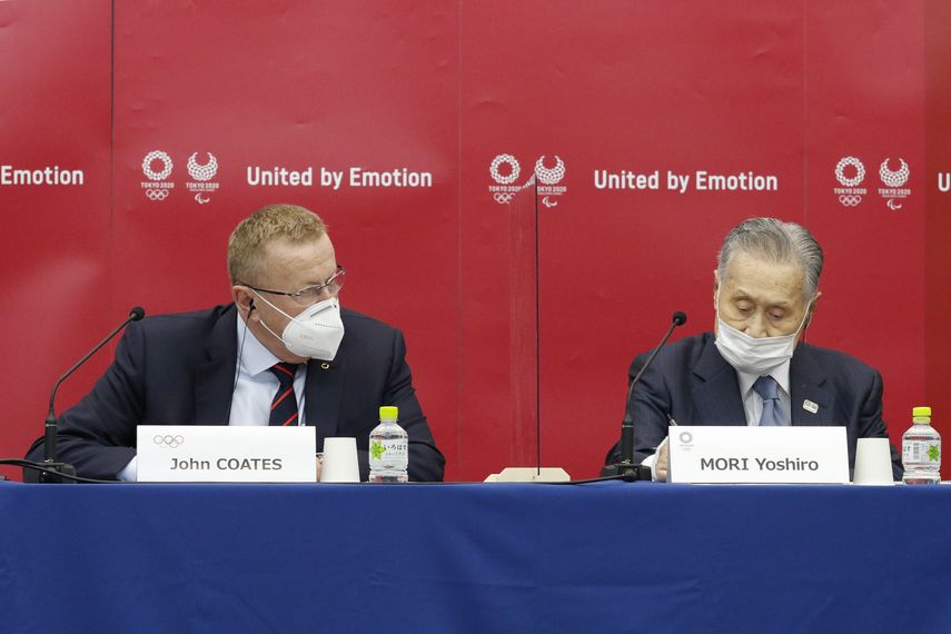 John Coates, presidente de la comisión de coordinación de los Juegos Olímpicos de Tokio 2020, y Yoshiro Mori, presidente del comité organizador, durante en conferencia de prensa el miércoles 18 de noviembre del 2020 en Tokio