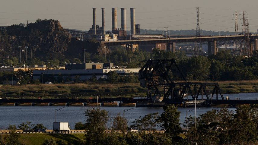 Vista de una planta de energía en East Rutherford, Nueva Jersey, EEUU, país que, de acuerdo con su presidente, el multimillonario Donald Trump, se retirará del Acuerdo climático de París.&nbsp;