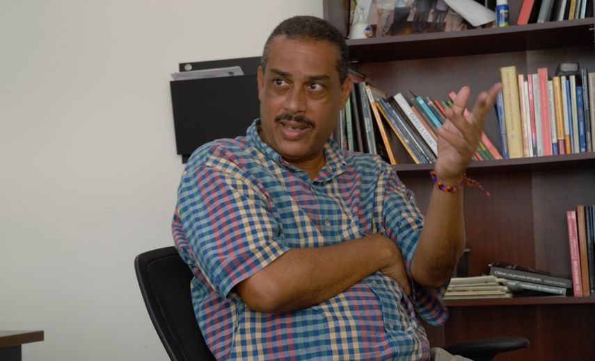 Iván García, periodista independiente cubano durante una visita a Diario Las Américas.