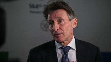 El presidente de World Athletics, el británico Sebastian Coe, habla con los medios de comunicación, el 20 de marzo de 2025.