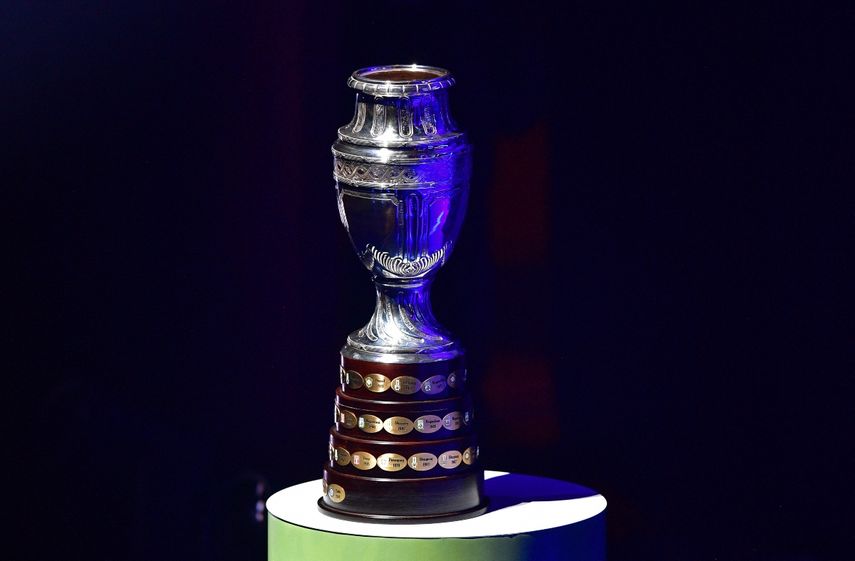 En esta foto de archivo tomada el 24 de enero de 2019, se muestra el trofeo de la Copa América durante el sorteo de la Copa América 2019 en Río de Janeiro, Brasil.