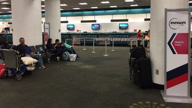 Diario las Américas | venezolanos-varados-aeropuerto-miami-hugo-tobi.jpg