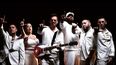 Willy Chirino (centro), junto a los artistas urbanos Osmani García, Señorita Dayana, el Micha, el Chacal y Lenier Mesa.&nbsp;