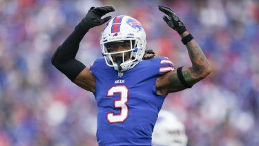 Damar Hamlin, safety de los Bills de Buffalo, festeja una jugada en el encuentro ante los Steelers de Pittsburgh, el 9 de octubre de 2022